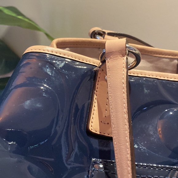 Navy blue coach purse. Pristine inside and out. - Picture 7 of 8